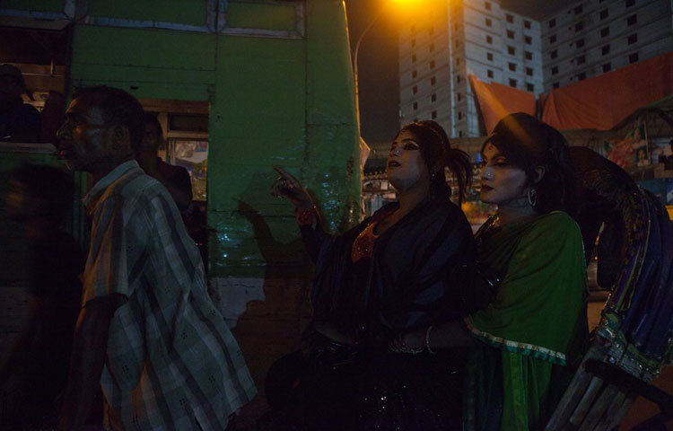 রাজধানীতে রাতে রিক্সায় ঘুরতে বের হয়েছেন দুই হিজড়া।