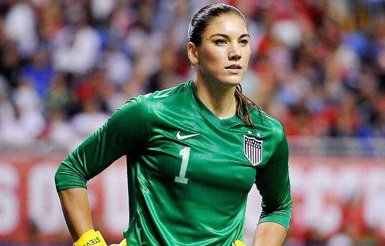 হোপ সোলো মার্কিন যুক্তরাষ্ট্রে জাতীয় দলের মধ্যে গোলরক্ষক। তিনি দুই বারের অলিম্পিক স্বর্ণ পদক বিজয়ী ব্যক্তি।