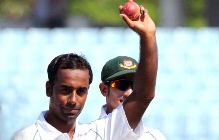 ইলিয়াস সানি : সময়টা ২১ অক্টোবর ২০১১। চট্রগ্রামের জহুর আহমেদ চৌধুরী স্টেডিয়াম। বৃষ্টিবিঘ্নিত টেস্ট ম্যাচ। ২৩ ওভার বল করে ৯৪ রান দিয়ে ৬ টি উইকেট তুলে নেন ইলিয়াস সানি।