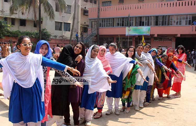 এবার মতিঝিল আইডিয়াল থেকে এসএসসি পরীক্ষায় অংশগ্রহণ করা ১ হাজার ৫১১ জন শিক্ষার্থীর সবাই পাস করেছেন। ছবি : বিপ্লব দিক্ষিৎ