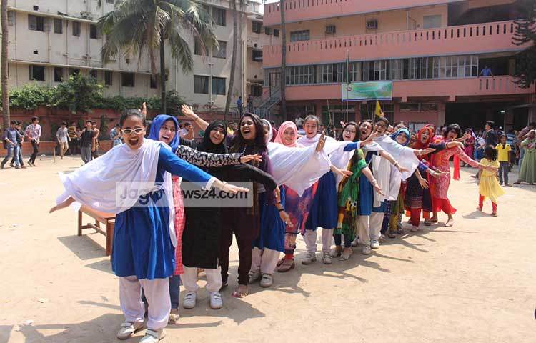 গত বছর মতিঝিল আইডিয়ালে থেকে ১ হাজার ৩৬১ জন শিক্ষার্থী এসএসসি পরীক্ষায় অংশ নিয়েছিলো; যার মধ্যে উত্তীর্ণ হয়েছিলেন ১ হাজার ৩৬০ জন অর্থাৎ পাসের হার ছিল ৯৯ দশমিক ৯৩ শতাংশ। ছবি : বিপ্লব দিক্ষিৎ