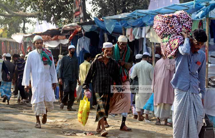 আগামী ইজতেমায় অংশ নেয়ার প্রত্যাশা করে বাড়ি ছুটছেন মানুষ। ছবি : বিপ্লব দিক্ষিৎ