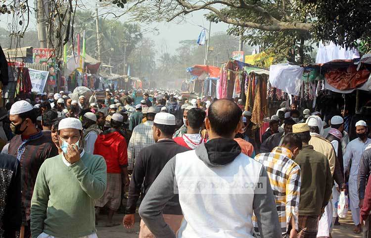 গত ২০ জানুয়ারি রাজধানীর উপকণ্ঠে টঙ্গীর তুরাগ নদীর তীরে শুরু হওয়া দ্বিতীয় পর্বের তিনদিনব্যাপী ইজতেমার আজ ছিল শেষ দিন। ছবি : বিপ্লব দিক্ষিৎ