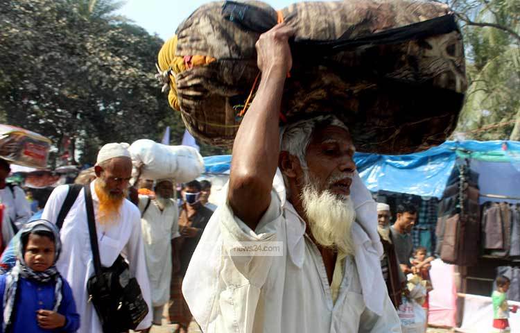 প্রচণ্ড শীত উপেক্ষা করে ইজতেমা শেষে বাড়ি ফিরছেন মুসল্লিরা। ছবি : বিপ্লব দিক্ষিৎ
