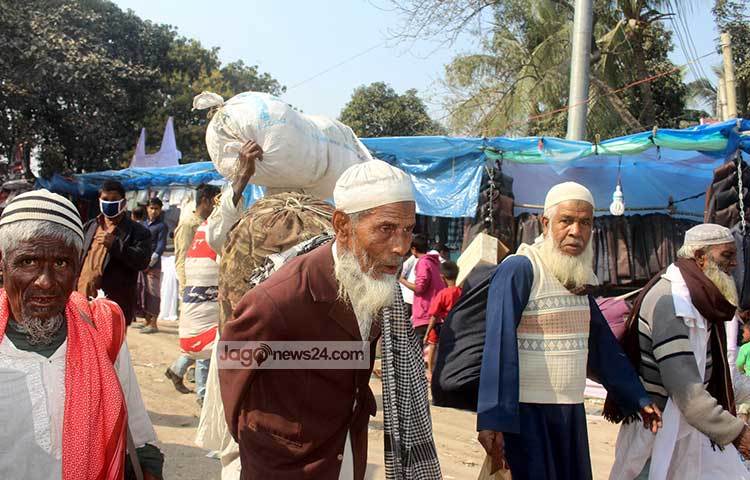 আবারো ইজতেমায় অংশগ্রহণের প্রত্যাশা নিয়ে বাড়ি ফিরছেন এই সব মানুষ। ছবি : বিপ্লব দিক্ষিৎ