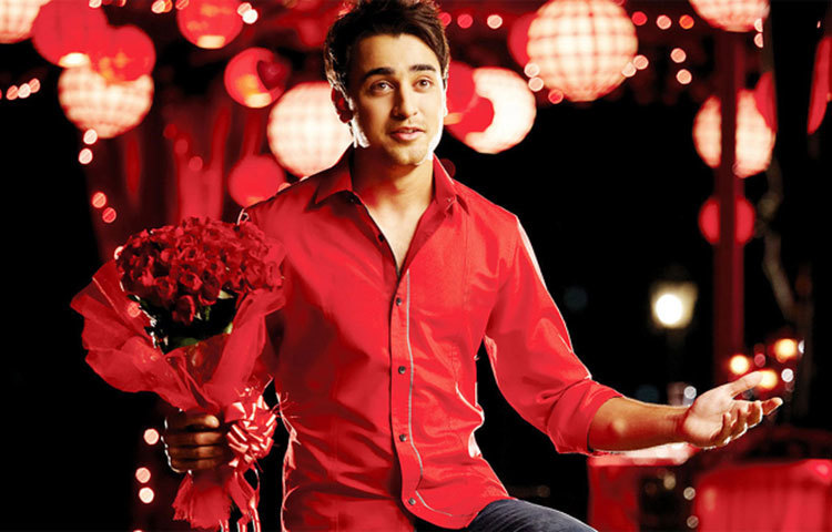 ইমরান খান : শৈশবেই তিনি এ দেশে চলে আসেন। কিন্তু জন্ম আমেরিকার উইসকনসিনে জন্ম হওয়ার জন্য তাকে ভারতীয় নাগরিক বলা যাবে না।