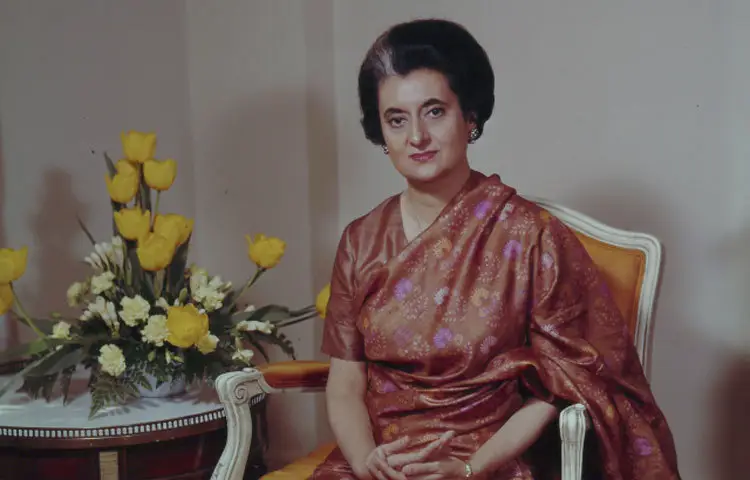 ভারতের সাবেক প্রধানমন্ত্রী শ্রীমতি ইন্দিরা গান্ধী বাংলাদেশের মহান মুক্তিযুদ্ধের সময় এদেশের মানুষকে নানাভাবে সাহায্য করেছেন। এমন কী তিনি বাংলাদেশের স্বাধীনতার পক্ষে আন্তর্জাতিক অঙ্গনে সমর্থন আদায়ের জন্যও কাজ করছেন।