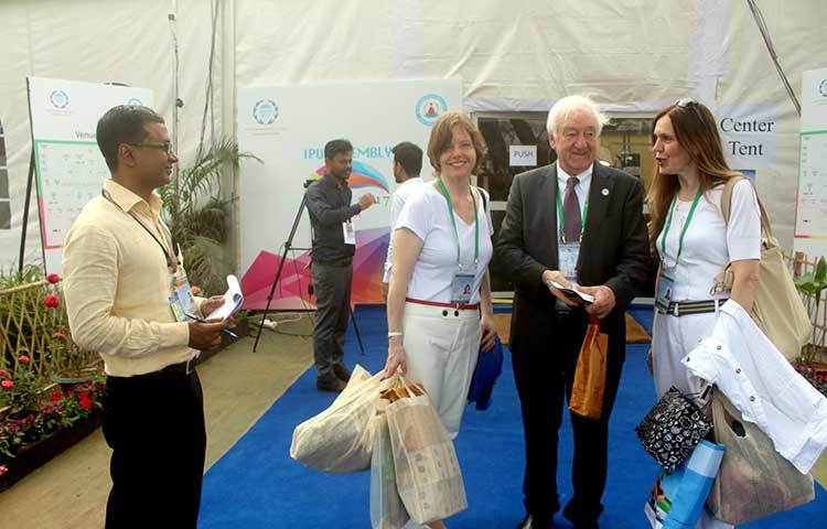 দেশের বিভিন্ন স্বনামধন্য প্রতিষ্ঠানের স্টল ছাড়াও মেলায় রাখা হয়েছে বাংলাদেশের ইতিহাস ও ঐতিহ্য সম্বলিত নানা স্টল। ছবি : বিপ্লব দিক্ষিৎ