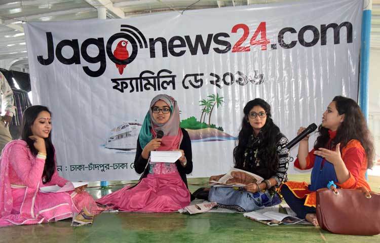 চাঁদপুর যাত্রাপথে সাংস্কৃতিক পর্বে বিশেষ টক শো অনুষ্ঠিত হয়। এটি খুবই প্রশংসা লাভ করে। ছবি : মাহবুব আলম