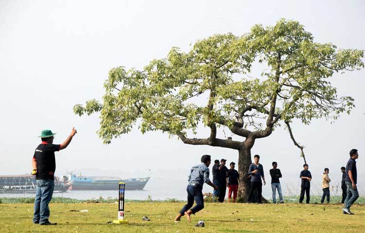 ফ্যামিলি ডে&rsquo;র অন্যতম আকর্ষণ ছিলো প্রীতি ক্রিকেট টুর্নামেন্ট। ছবি : মাহবুব আলম