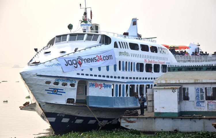 ষাটনল ঘাটে নোঙর করে আছে জাগো নিউজ ফ্যামিলি ডে&rsquo;র ভ্রমণ বাহন বোগদাদীয়া-৯ লঞ্চ। ছবি : মাহবুব আলম