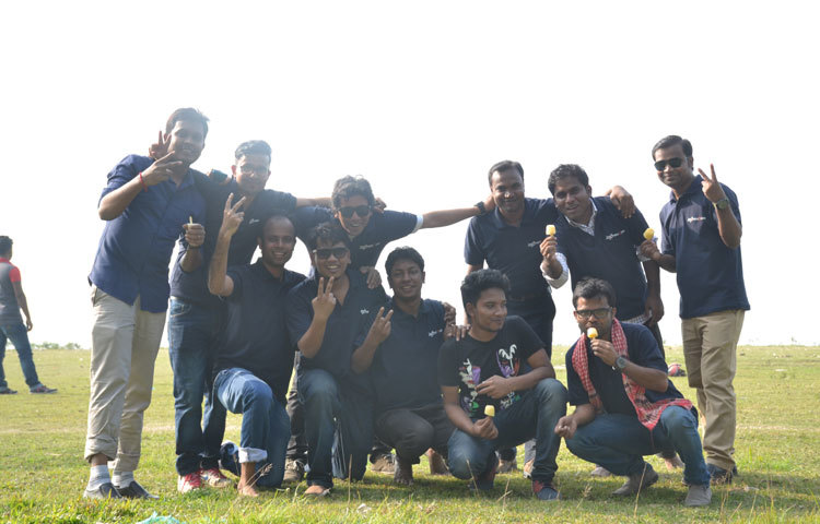 ফটোসেশনে জাগো নিউজ ফ্যামিলি ডে&rsquo;র ক্রিকেট ম্যাচের বিজয়ী দল। ছবি : মাহবুব আলম