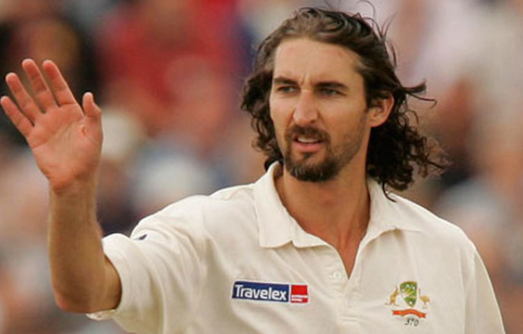 জেসন জিলেসপি : স্টিভ ওয়ের বিশ্বজয়ী বাহিনীর অন্যতম সদস্য ছিলেন এই ডানহাতি পেসার। তিনি বেছে নিয়েছেন ব্রায়ান লারাকে। তার মতে, &lsquo;একটাই কারণে আমি লারাকে অন্যদের থেকে এগিয়ে রাখব, সেটা হল ওর ভাল বলকেও মারার ক্ষমতা। যে কোনো বলেই ও বাউন্ডারি মারার ক্ষমতা রাখত।&rsquo;