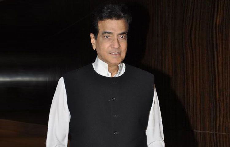 জিতেন্দ্র : জিতেন্দ্রর অভ্যাসটি ভারী হাস্যকর। কনস্টিপেশনের হাত থেকে বাঁচতে তিনি টয়লেট সিটে বসেই পেঁপে খান।