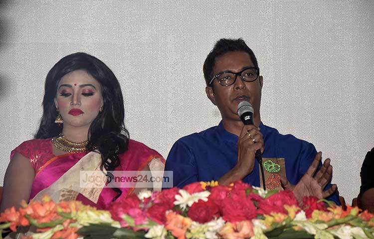 বুধবার (৮ মার্চ) সন্ধ্যায় এফডিসির জহির রায়হান কালার ল্যাবে ১০ মার্চ ছবিটির মুক্তি উপলক্ষে এক সংবাদ সম্মেলনের আয়োজন করা হয়। এতে বক্তব্য রাখছেন জাজ মাল্টিমিডিয়ার কর্ণধার আবদুল আজিজ। ছবি : মাহবুব আলম