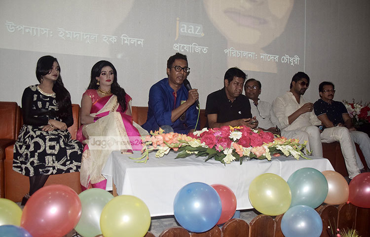 সংবাদ সম্মেলনে আবদুল আজিজ বলেন, &lsquo;বাংলাদেশের গ্রামীণ গল্পের ফ্লেভারে ছবিটি নির্মাণ করা হয়েছে। ছবির গান, গল্প সবকিছুতেই নতুনত্বের ছোঁয়া রাখা হয়েছে।&rsquo; ছবি : মাহবুব আলম