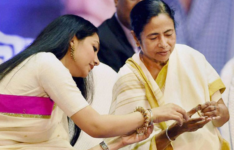 ভারতের খ্যাতিমান রাজনীতিক মমতা বন্দোপাধ্যায়ের রাজনৈতিক সঙ্গেমঞ্চে মালিয়া।