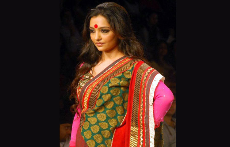 মাঝে মধ্যে ঘরোয়া সাজে সাজতে পছন্দ করেন মালিয়া।