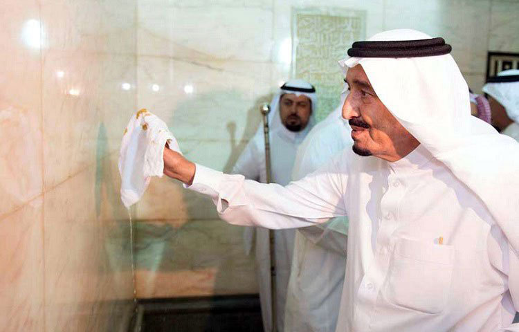 কাবা শরিফের পরিচ্ছন্ন কার্যক্রম : বছরে দুই বার এ পরিষ্কার-পরিচ্ছন্নতার কাজ করা হয়। প্রথমবার করা হয় শাবান মাসের আর দ্বিতীয়বার করা হয় জিলকদ মাসে।