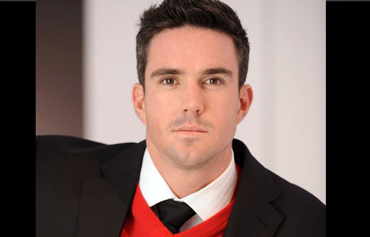 কিভিন পিটারসেন সুন্দর ও আকর্ষণীয় চেহারার কারণে নারী ভক্তদের কাছে তুমুল জনপ্রিয়।