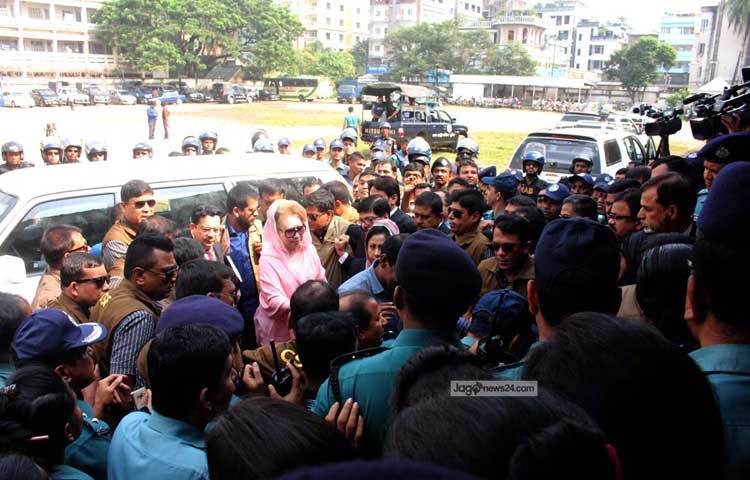 খালেদা জিয়ার আদালতে হাজিরাকে কেন্দ্র করে ব্যাপক নিরাপত্তা নেওয়া হয়েছে। ছবি : বিপ্লব দিক্ষিৎ