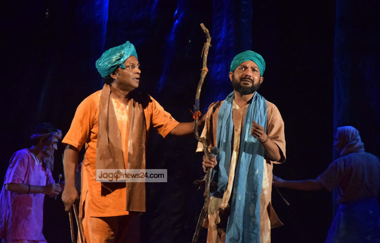 নাটকটির মঞ্চ ও আলোক পরিকল্পনায় রয়েছেন মো. সাইফুল ইসলাম ও সংগীত পরিকল্পনায় রাহুল আনন্দ। ছবি : মাহবুব আলম