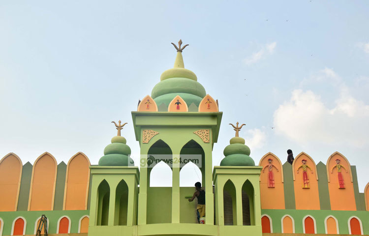 আধুনিক স্থাপত্য শৈলীর আবহে কলাবাগান মন্দির এলাকা সাজিয়ে তোলা হয়েছে। ছবি : মাহবুব আলম।