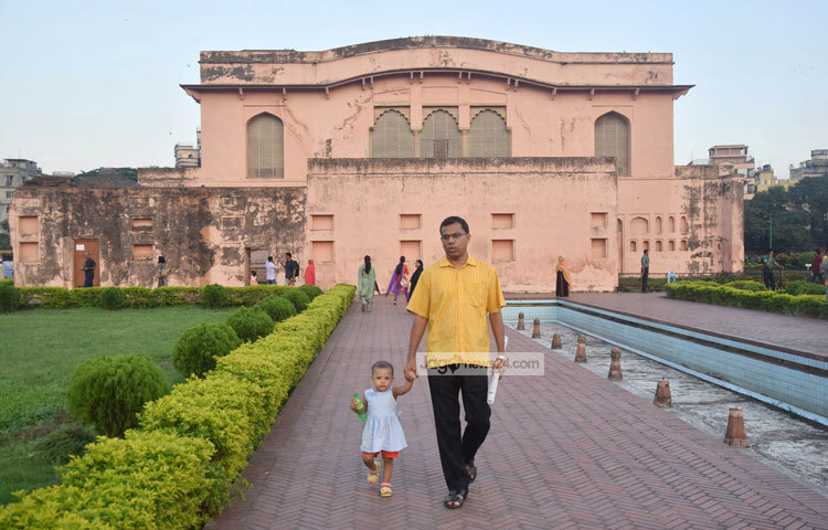 সম্রাট আওরঙ্গজেবের পুত্র যুবরাজ শাহজাদা আজম ১৬৭৮ খ্রিষ্টাব্দে এই প্রাসাদ দূর্গের নির্মাণ কাজ শুরু করেন। ছবি : মাহবুব আলম