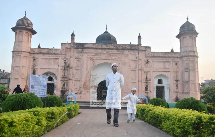 পরে নতুনভাবে আওরঙ্গবাদ কেল্লা বাদ দিয়ে &lsquo;লালবাগ কেল্লা&rsquo; নামকরণ করা হয়। যা বর্তমানেও প্রচলিত রয়েছে। ছবি : মাহবুব আলম