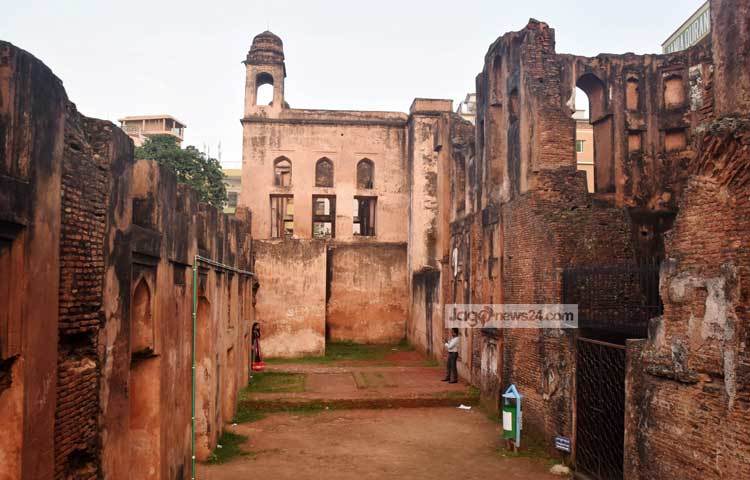 ১৬৮০ সালে সুবেদার হিসেবে ঢাকায় এসে শায়েস্তা খা কেল্লার নির্মাণ আবারো শুরু করেন। কিন্তু তার মেয়ে পরী বিবির মৃত্যুর পর ১৬৮৪ সালে কেল্লার নির্মাণ কাজ থেমে যায়। ছবি : মাহবুব আলম
