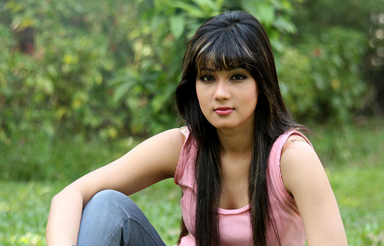 মাহিয়া মাহি : হুমায়ূন আহমেদের গল্পের নায়িকা, রিয়াজের জুটির নায়িকা, অফট্র্যাকের ছবিতে নাম লেখানো, বিয়ে, বিয়ে-পরবর্তী কথিত পুরনো প্রেমিক দ্বারা আগের বিয়ের ছবি প্রকাশ নানা কারণেই ইন্ডাস্ট্রির সবচেয়ে আলোচিত নায়িকা মাহিয়া মাহি।