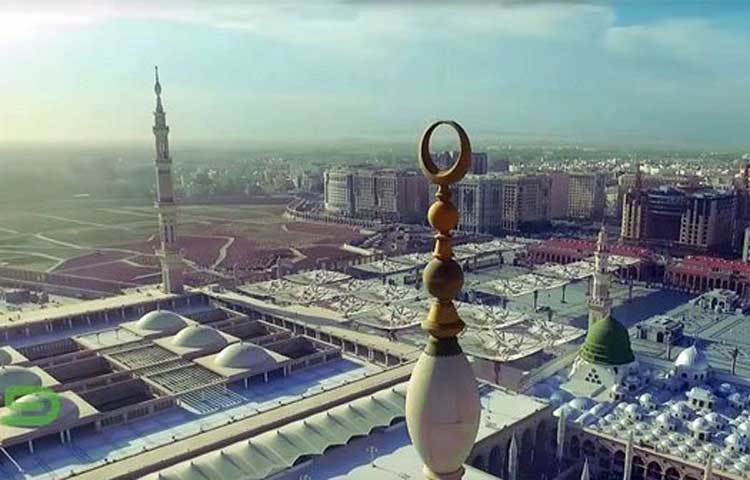 মদিনা শহরের সৌন্দর্যকে অলংকৃত করেছে মসজিদে নববির উন্মুক্ত আঙ্গিনার অটোমেটিক সামিয়ানা ফিলার। যা সুইচের মাধ্যমে ছাতার মতো উন্মুক্ত করা যায় আবার প্রয়োজনে গুটিয়ে রাখা যায়।