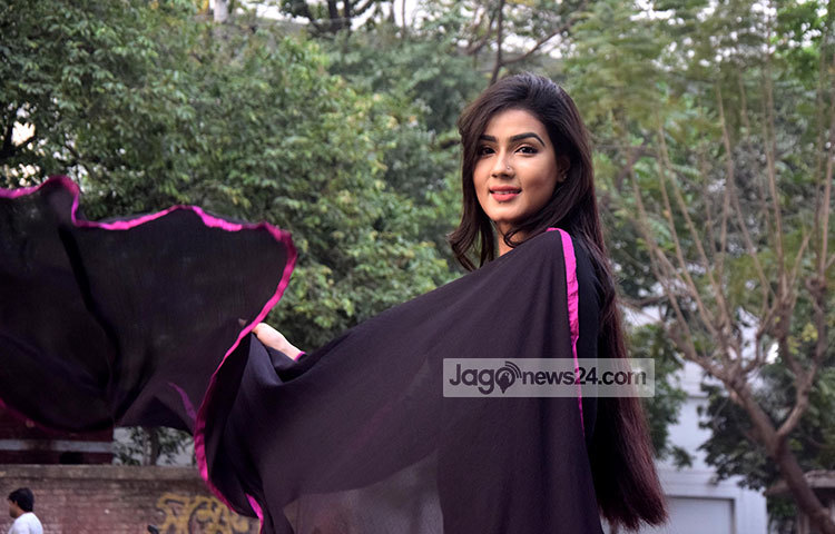 জাজ মাল্টিমিডিয়ার ছবি &lsquo;ভালবাসার রং&rsquo;-এর মাধ্যমে ২০১২ সালে মাহিয়া মাহির ঢাকাই চলচ্চিত্রে অভিষেক ঘটে। ছবি : মাহবুব আলম