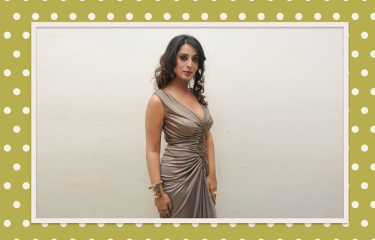 মাহি গিল : &lsquo;সাহেব, বিবি অউর গ্যাংস্টার&rsquo; এ ছবিতে খল চরিত্রে অভিনয়ের জন্য দর্শক তাকে অনেকদিন মনে রাখবেন।