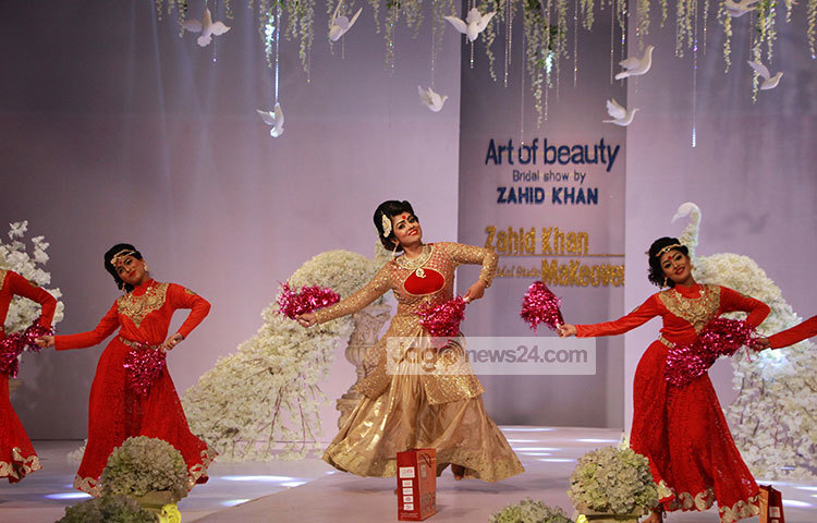 নিরব-মাহি ছাড়াও গায়ে হলুদ, বিয়ে, বৌভাতের পোশাকে র&zwnj;্যাম্পে হাঁটেন বুলবুল টুম্পা, নোমিরা, রুমা, ঈশিকা প্রমুখ। ছবি : মাহবুব আলম