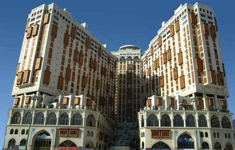 নান্দনিক স্থাপত্য শৈলীতে নির্মিত এই মাকের্টটির নাম মক্কা অকশোন। এটির মসজিদ-আল হারামের কাছাকাছি অবস্থিত। এখানে সোনা, রুপাসহ বিভিন্ন মূল্যবান ধাতুর অলংকার পাওয়া যায়।