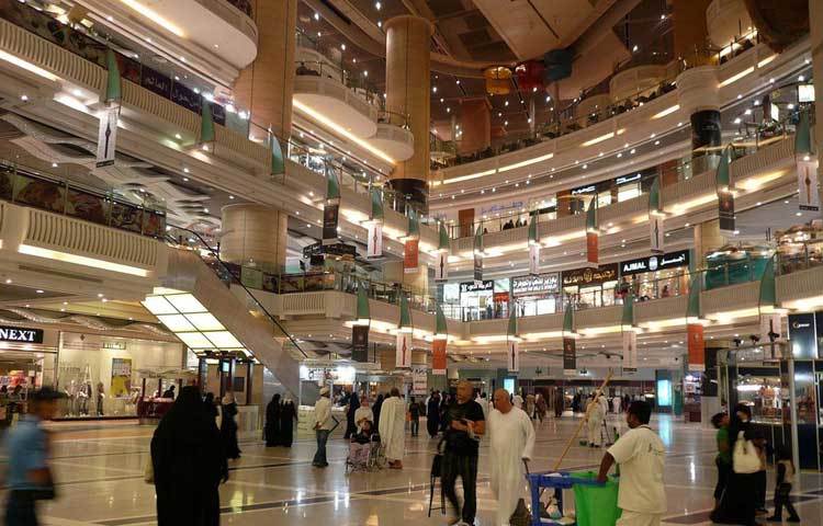 মক্কা হল হচ্ছে পবিত্র মক্কা নগরীর আধুনিক সুযোগ-সুবিধা সম্পন্ন একটি মার্কেট। এটি মসজিদ-আল হারামের সন্নিকটে অবস্থিত। এখানে বিশ্বের প্রায় সব নামিদামি ব্র্যান্ডের পণ্য পাওয়া যায়।