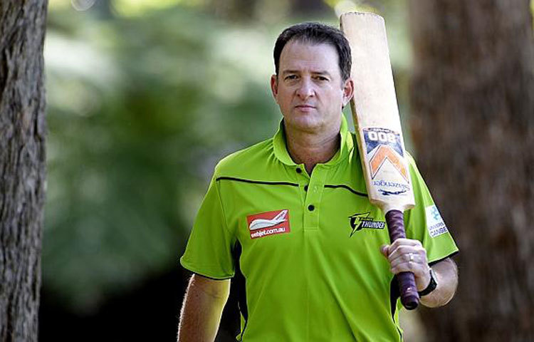 মার্ক ওয়াহ ১৯৯৭ সালের ২১ নভেম্বর নিউজিল্যান্ড ও অস্ট্রেলিয়ার মধ্যে অনুষ্ঠিত ম্যাচে সবচেয়ে দীর্ঘ ও উঁচু ছক্কা হাকিয়ে সবাইকে তাক লাগিয়ে দিয়েছিলেন।