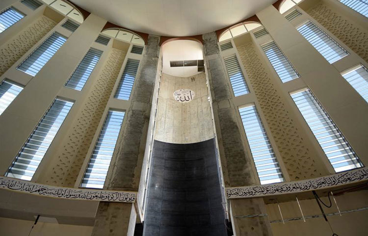 সম্পূর্ণ শীতাতপ নিয়ন্ত্রণ ব্যবস্থা, সুবৃহৎ লিফট সুবিধা, ক্লোজ সার্কিট ক্যামেরায় নিরাপত্তা ব্যবস্থায় মসজিদটি গত ১৯ আগস্ট নামাজের জন্য উন্মুক্ত করা হয়েছে।