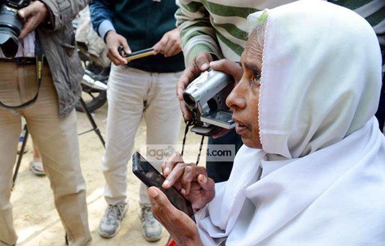 মেহেরপুরের ৬৩ বছর বয়সী সেই বাসিরন নেছা প্রাথমিক সমাপনী পরীক্ষায় জিপিএ-৩ পেয়ে পাস করেছেন। পাস করতে পেরে তিনি অনেক খুশি।