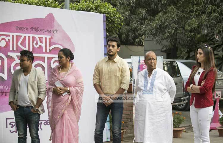 চা চক্রে আরো উপস্থিত ছিলেন উপস্থিত ছিলেন ইমপ্রেস টেলিফিল্মের ব্যবস্থাপনা পরিচালক ফরিদুর রেজা সাগর, ছবিটির নির্মাতা তানিয়া আহমেদ ও অভিনেতা মিশু সাব্বির। ছবি : মাহবুব আলম