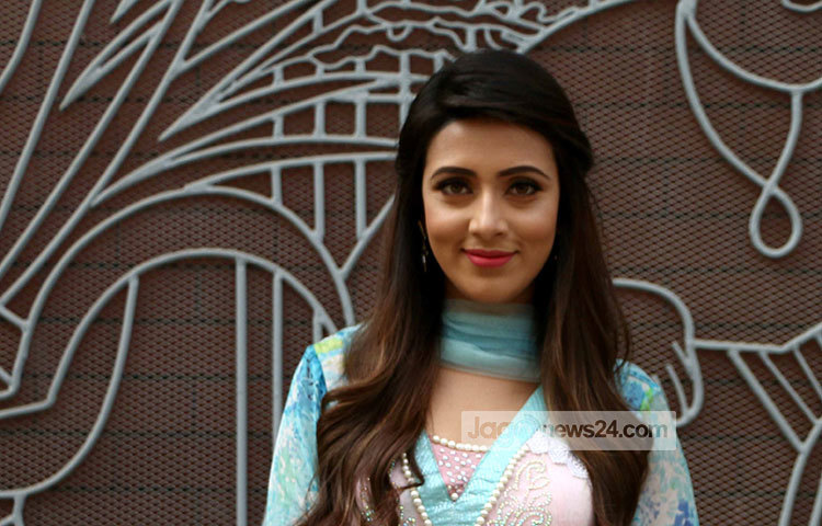 মানসম্পন্ন কাজের মাধ্যমে মিম এদেশের বিনোদনপ্রেমীদের হৃদয়ে স্থায়ী আসন করে নিতে চান। ছবি&nbsp; : মাহবুব আলম