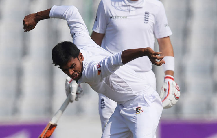 অভিষেকেই চমকের পর চমক মিরাজের। অভিষেক টেস্টেই ইনিংসে ৬ উইকেট নিয়েও রেকর্ডটা শুধুই নিজের করে নিতে পারেননি মেহেদী হাসান মিরাজ।