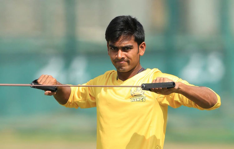 বিপিএলেও দেখা যাচ্ছে মিরাজের সেই নজরকাড়া বোলিং। ব্যাটসম্যানদের জন্য বারবারই খুনে রূপে আবির্ভাব হচ্ছে মিষ্টি হাসির মিরাজ।