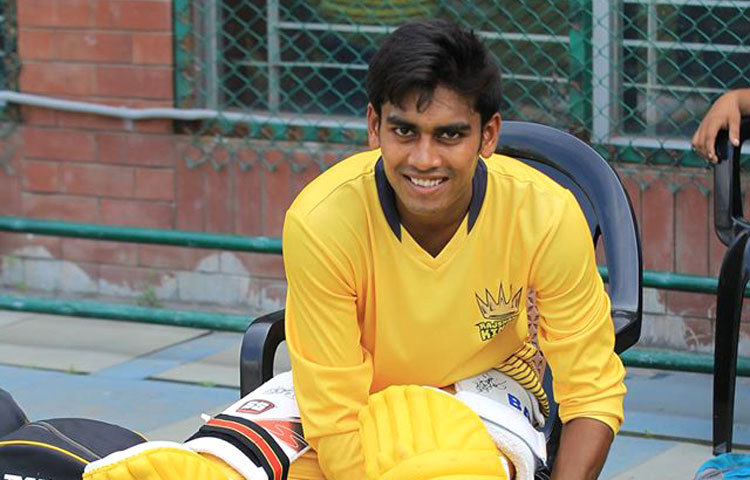 সাকিব মঞ্চ ছেড়ে নামলেন আর মিরাজ উঠলেন, দেখা হয়ে গেল দুই অলরাউন্ডারের। ২২ গজেও অবশ্য দুজন মুখোমুখি হয়েছিলেন। সেখানে মিরাজই জিতেছেন।