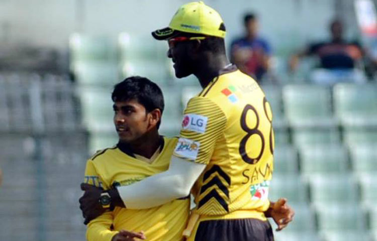 শুক্রবার (১১ নভেম্বর) মিরপুরে ঢাকা ডায়নামাইটসের বিপক্ষে নিয়েছেন &zwj;দুটি উইকেট। সাজঘরে পাঠান কুমার সাঙ্গাকারা ও সাকিব আল হাসানকে।