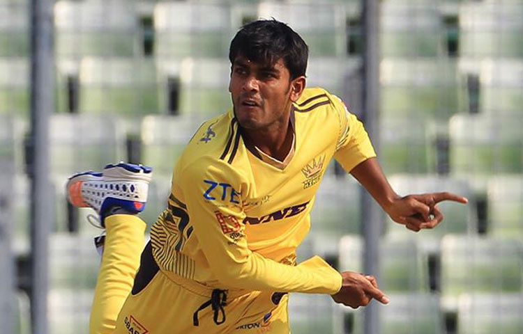 টেস্টে বাংলাদেশ দলের হয়ে নিজের বোলিং প্রতিভা দেখালেও এখনো নিজের ব্যাটিং প্রতিভা দেখানোর সুযোগ পায়নি মিরাজ।