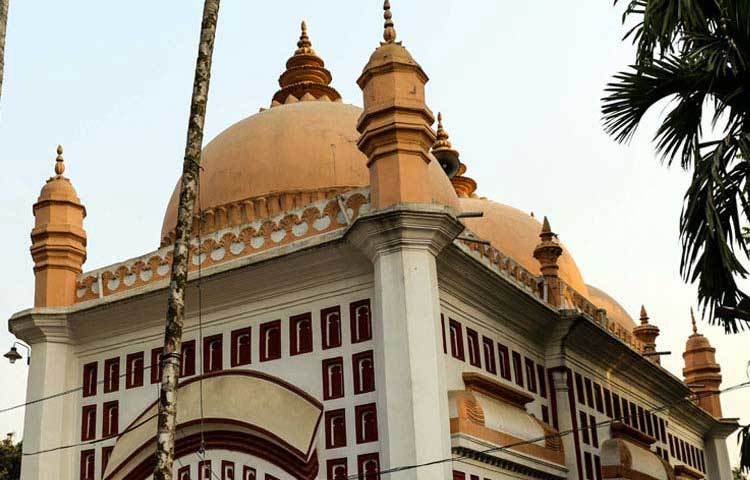 মির্জাপুর শাহী মসজিদটি ১৬৫৬ সালে নির্মাণ করা হয়েছে। তবে ১৬৭৯ সালে নির্মিত হাইকোর্ট সংলগ্ন মসজিদের সঙ্গে মির্জাপুর শাহী মসজিদের নির্মাণশৈলীর মিল রয়েছে।