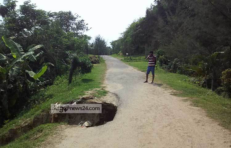 পাহাড়ি জনপদের সবুজে ঘেরা এই রাস্তায় প্রতিদিন অনেক পর্যটক ছুটে আসেন। ছবি : সৈয়দ&nbsp; মিজান