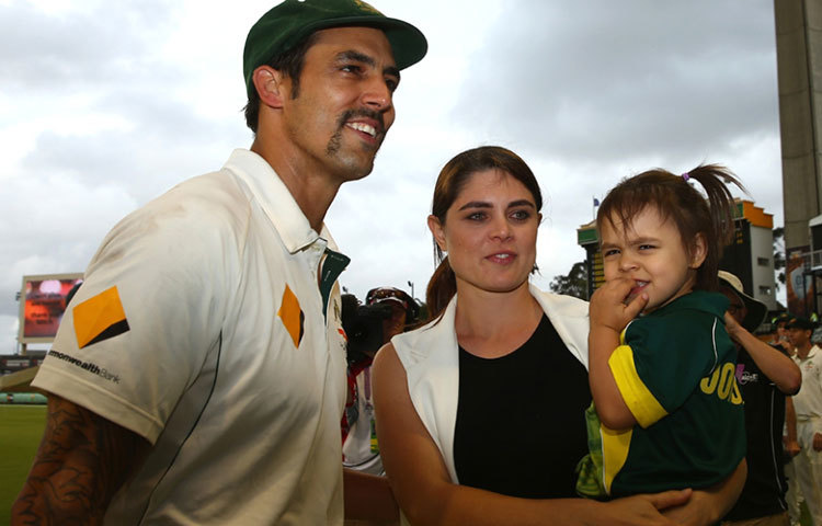 ১৯৮১ সালের ২ নভেম্বর অস্ট্রেলিয়ার কুইন্সল্যান্ডে জন্ম। স্ত্রী জেসিকা একাধারে মডেল ও কারাটে-তে ব্লাক বেল্ট। একমাত্র মেয়ে রুবিকা অ্যান-এর জন্ম ২০১২ সালে।